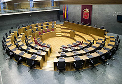 Salón de plenos del Parlamento de Navarra