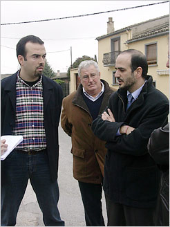 El consejero Catalán, con el alcalde de Beire.