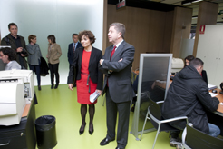 El vicepresidente Miranda y la directora de Hacienda de Navarra, Idoia Nieves Nuin, visitan la oficina de Pamplona en el primer día de la campaña de declaración de la Renta 2011