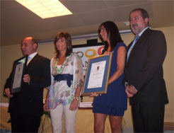 Consejera Torres en Valtierra, entrega certificados calidad a Residencia