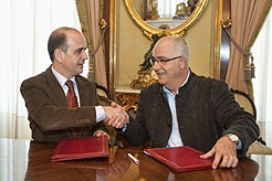 Catalán y Goyen durante la firma del convenio