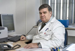 Enrique Bernaola, jefe del Servicio de Pediatría del HVC