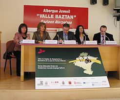 El consejero Armendáriz, en el centro, en la inauguración del taller de empleo de hostelería de Baztan-Bidasoa