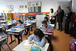 El consejero Catalán visita un aula del colegio Izaga