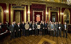 Foto de grupo de Sanz y representantes de los centros de FP