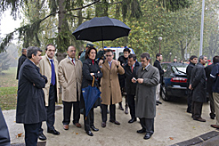 El Presidente Sanz junto al resto de autoridades desplazadas a la Universidad de Navarra