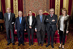 La Presidenta y el secretario de Estado, con los presidentes de Navarra Yolanda Barcina, Miguel Sanz, Juan Cruz Alli y Jaime Ignacio del Burgo. 