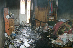 Estado en el que ha quedado una habitaci&#243;n cercana al dormitorio m&#225;s afectado.