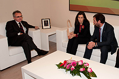 La ministra González-Sinde es recibida en el despacho oficial del Presidente de Navarra.  