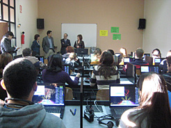 Las autoridades visitan la nueva aula multimedia de la Escuela Oficial de Idiomas de Tudela