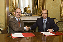 el consejero Catalán firma un convenio de colaboración con el presidente de Cruz Roja Navarra