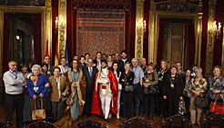 El consejero Catalán junto con los actores y visitantes.