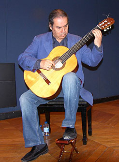 Ramón Macías.