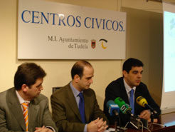 El consejero Catalán con  el director gerente d Nilsa, Andrés Sola, y el alcalde de Tudela, Luis Casado