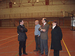 El consejero Catalán, con el alcalde de Fitero, Pachi Yanguas, el director del colegio, Primitivo Foracada, y María Asun Forcada, concejal de Educación.