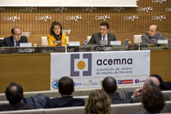 La Presidenta Barcina en la presentación de un informe de ACEMNA sobre el cumplimiento de la Ley Foral de Contratos Públicos de Navarra.