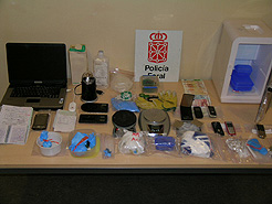 Droga y utensilios incautados en la operaci&#243;n realizada por la Polic&#237;a Foral en la Ribera