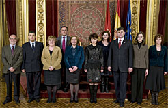 La consejera Kutz y la directora general de Salud, Isabel Martín, junto con miembros del Departamento y de la delegación polaca.