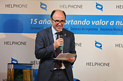 Manu Ayerdi en la inaguración de las oficinas de la empresa HelPhone.