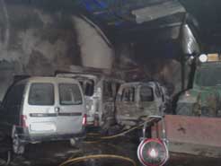 Un incendio en un almacén agrícola calcina esta madrugada tres furgonetas en Añorbe