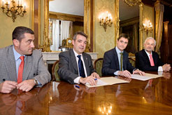 De izquierda a derecha, José Luis Menéndez, el consejero Javier Caballero, Roberto Mercero y José Manuel López Alemany.