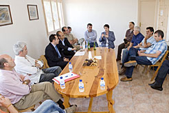 La consejera Sanzberro se reúne con miembros de la Cooperativa de Sesma y representantes agrarios