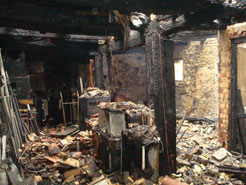 Imagen del inmueble de Aizoáin que se ha visto afectado por un incendio.