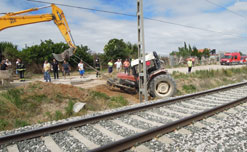 Tren arrolla tractor en Ribaforada