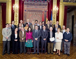 El Presidente Sanz y la consejera Garc&#237;a Malo, junto al nuevo Consejo Navarro de Personas Mayores. 