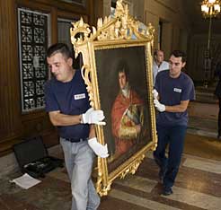 Goyak pintatutako Fernando VII erregearen erretratua bueltan da.